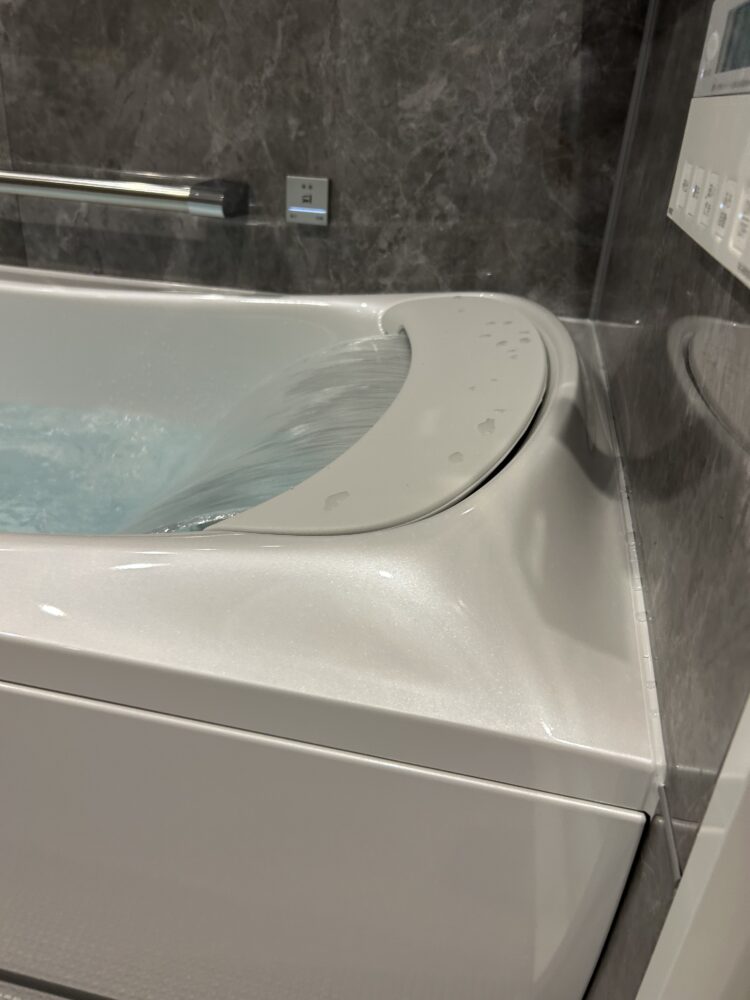 ユニットバスに肩湯機能をプラスするだけで、冷え性対策や寝つき改善に効果的。