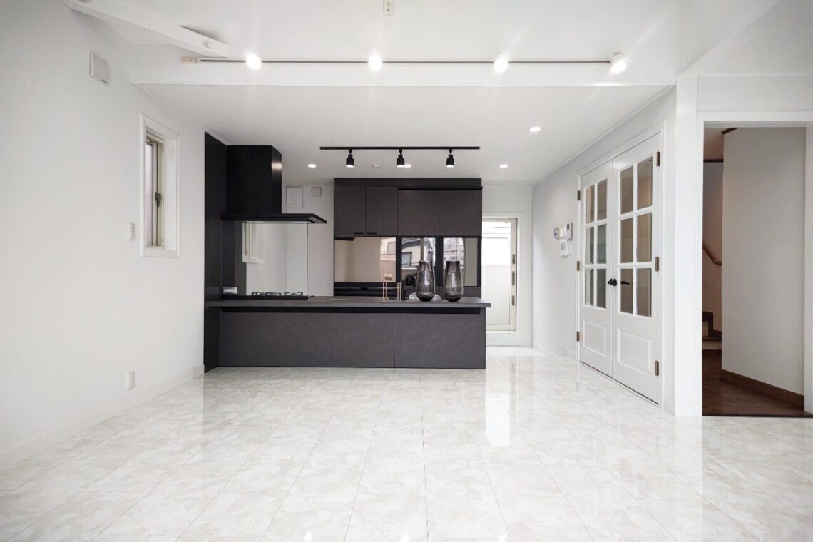 美しい鏡面仕上げが生む、上質な空間